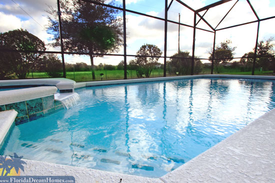 Luxurious Extra Large Pool with Spa